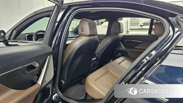 BMW 5 Series (G60) 2026 Черный из Кореи, фото 2