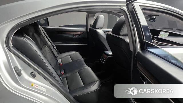 Lexus New ES300h 2018 Серебряный из Кореи, фото 2
