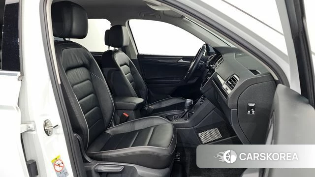 Volkswagen Tiguan second Generation 2020 Белый из Кореи, фото 2