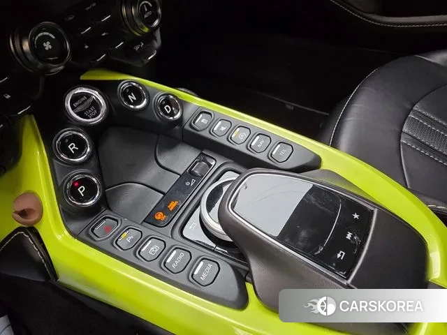 Aston Martin Vantage 2nd Generation 2018 Зеленый из Кореи, фото 2