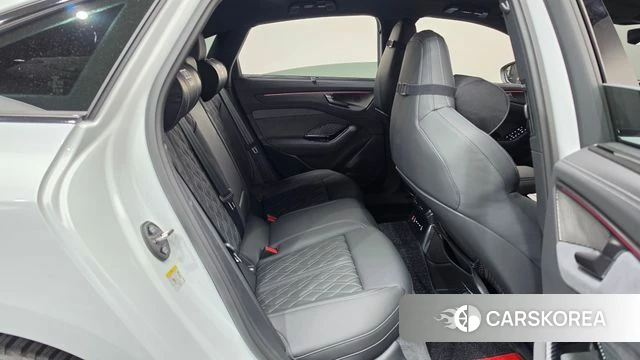 Audi A6 (C9) 2026 Белый из Кореи, фото 2