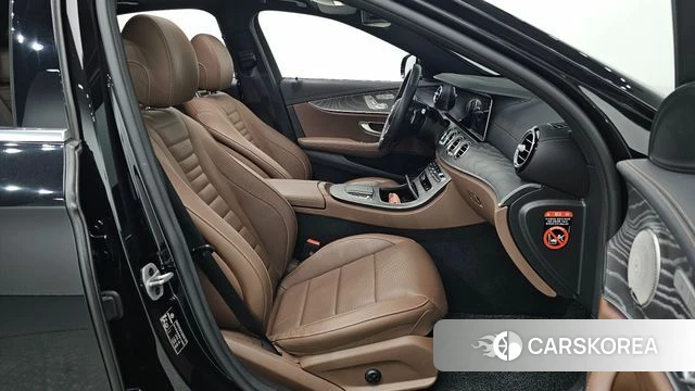 Mercedes-Benz E-Class W213 2022 Черный из Кореи, фото 2