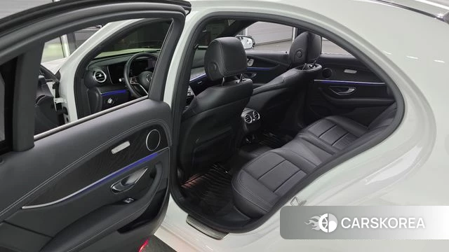 Mercedes-Benz E-Class W213 2022 Белый из Кореи, фото 2