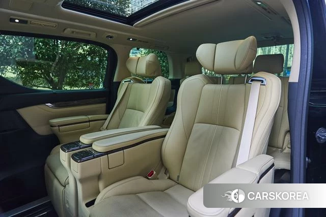 Toyota Vellfire 2023 Черный из Китая, фото 2