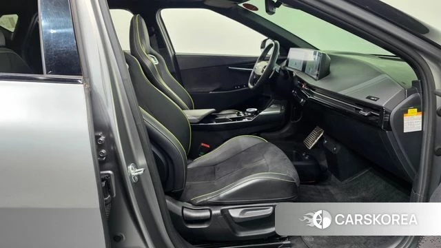 Kia EV6 2023 Серый из Кореи, фото 2