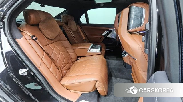 BMW i7 (G70) 2023 Черный из Кореи, фото 2