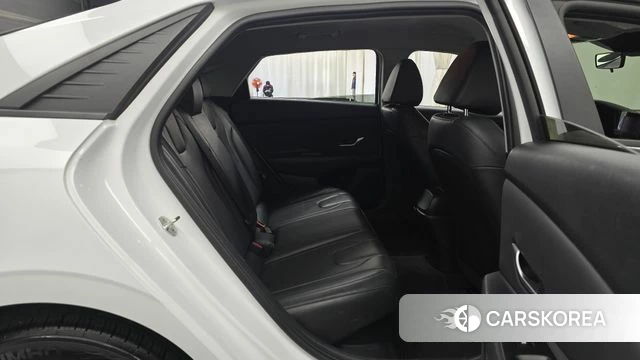 Hyundai Avante Hybrid (CN7) 2022 Белый из Кореи, фото 2