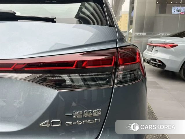 Audi Q4 2024 Синий из Китая, фото 2