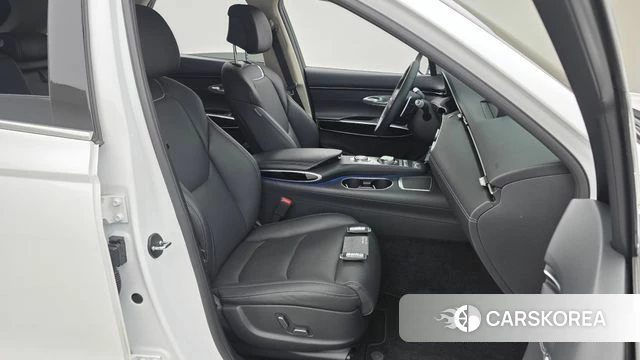 Genesis GV70 2023 Белый из Кореи, фото 2