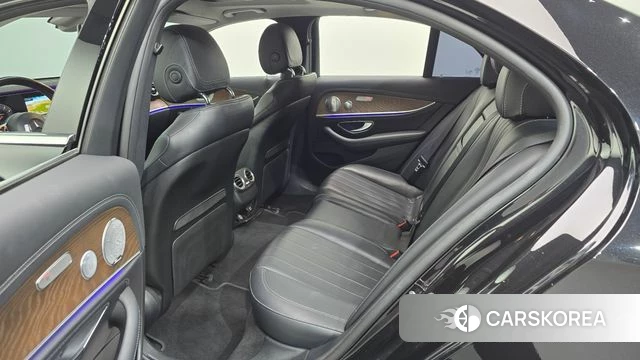Mercedes-Benz E-Class W213 2018 Черный из Кореи, фото 2