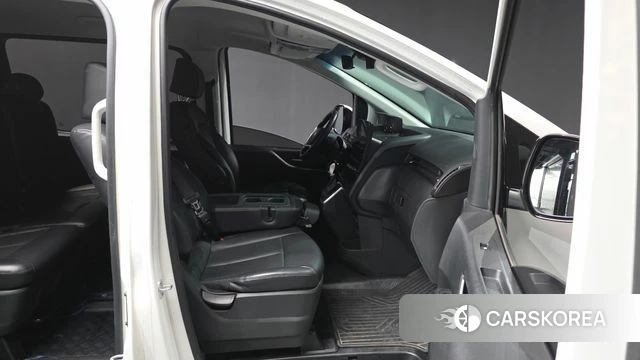 Hyundai Staria 2021 Белый из Кореи, фото 2