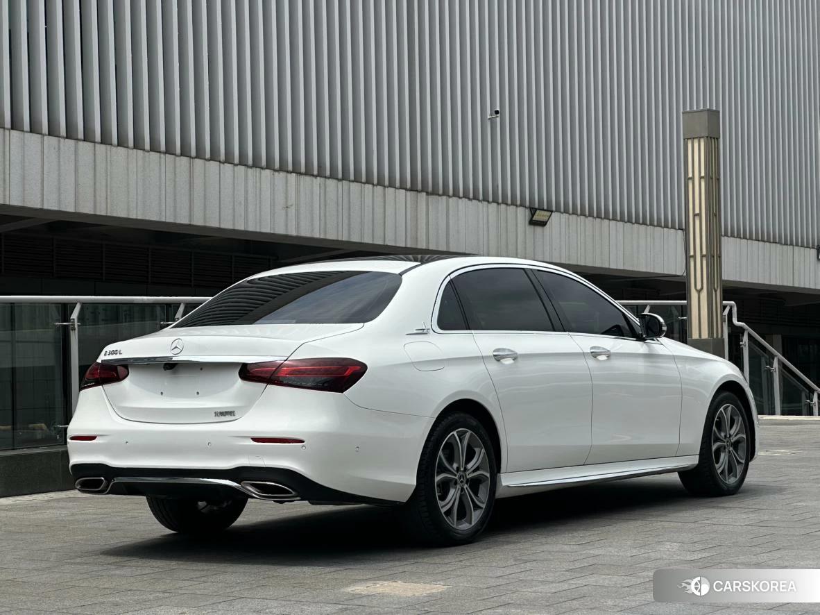 Mercedes-Benz E-Class 2021 Белый из Китая, фото 2