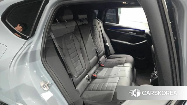 BMW X4 (G02) 2025 Светло-серебряный цвет из Кореи, фото 2