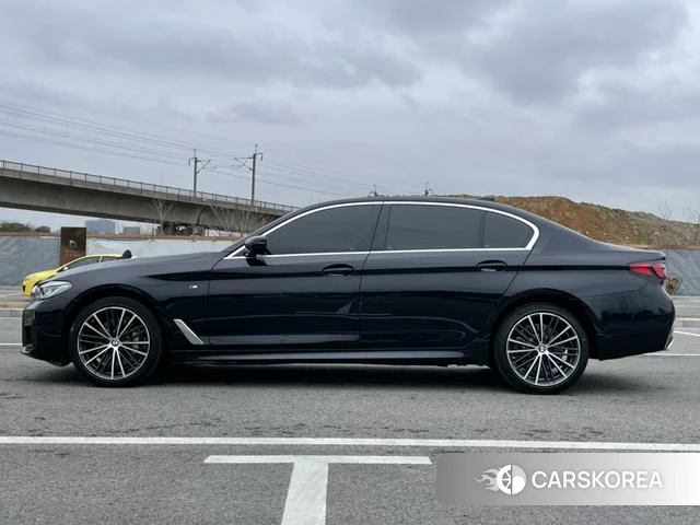 BMW 5 series 2021 Черный из Китая, фото 2