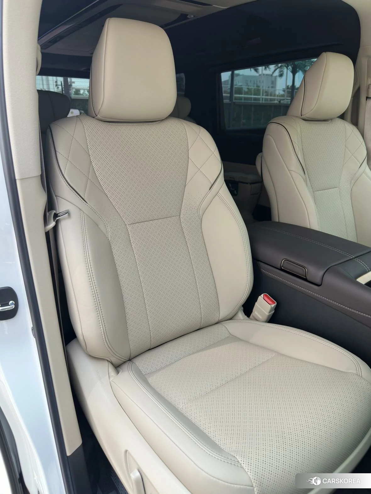 Toyota Vellfire 2023 Белый из Китая, фото 2