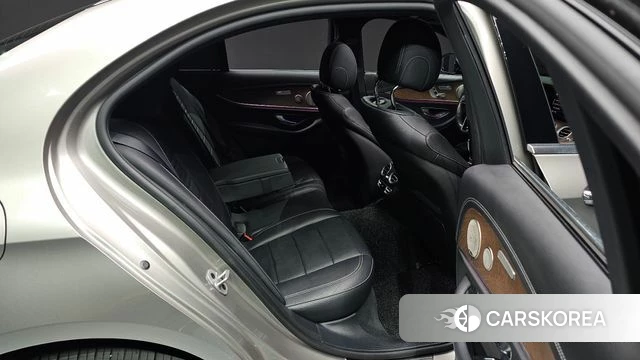 Mercedes-Benz E-Class W213 2021 Серебряный из Кореи, фото 2