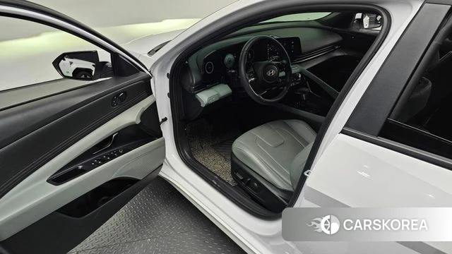 Hyundai The New Avante (CN7) 2023 Белый из Кореи, фото 3