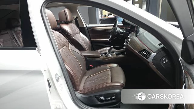 BMW 5 Series (G30) 2019 Белый из Кореи, фото 3