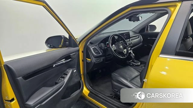 Kia Seltos 2019 Желтый из Кореи, фото 2
