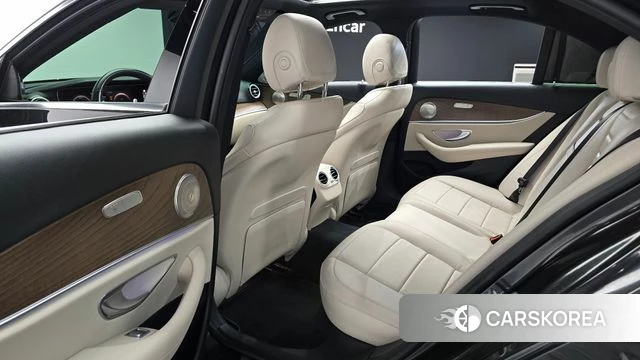 Mercedes-Benz E-Class W213 2022 Серый из Кореи, фото 2