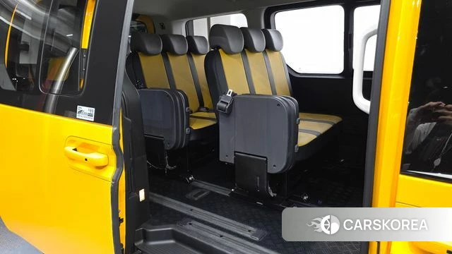 Hyundai Staria 2025 Желтый из Кореи, фото 2