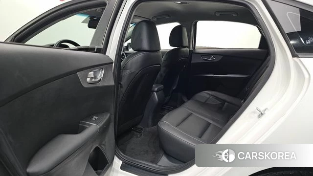 Kia The New K3 2nd generation 2021 Белый из Кореи, фото 2