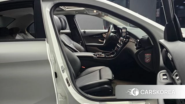 Mercedes-Benz C-Class W205 2018 Белый из Кореи, фото 2