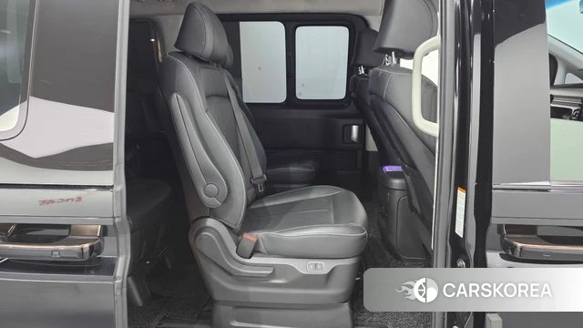 Hyundai Staria 2023 Черный из Кореи, фото 2