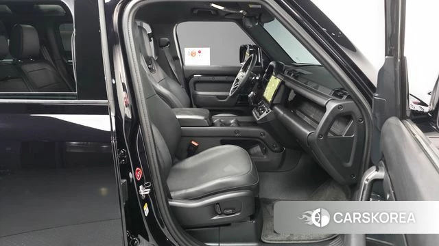 Land Rover Defender (L663) 2026 Черный из Кореи, фото 2