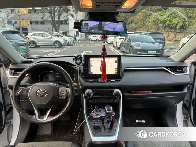 Toyota RAV4 2022 Белый из Китая, фото 2