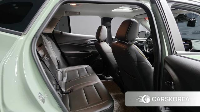 Chevrolet (GM Daewoo) Trax Crossover 2024 Зеленый из Кореи, фото 2