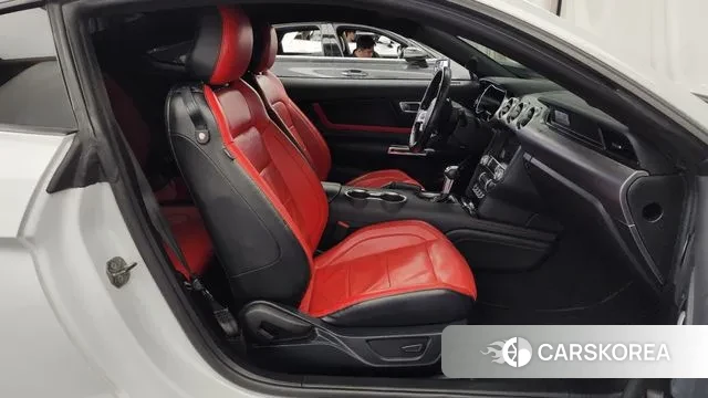 Ford Mustang 2021 Белый из Кореи, фото 2