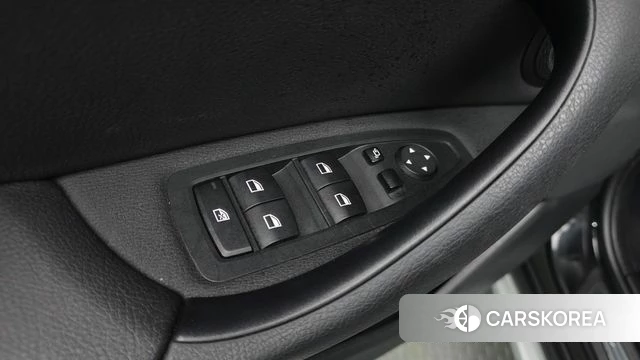 BMW X1 (F48) 2022 Черный из Кореи, фото 2