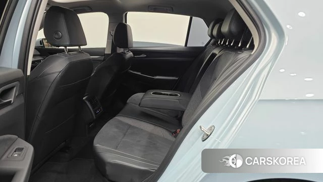 Volkswagen Golf 8th Generation 2025 Светло-серебряный цвет из Кореи, фото 2