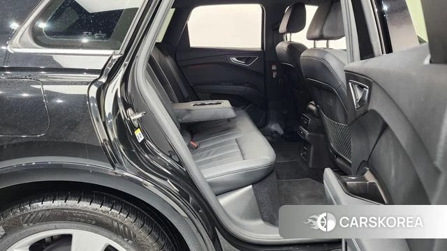 Audi Q4 e-Tron (F4) 2022 Черный из Кореи, фото 2