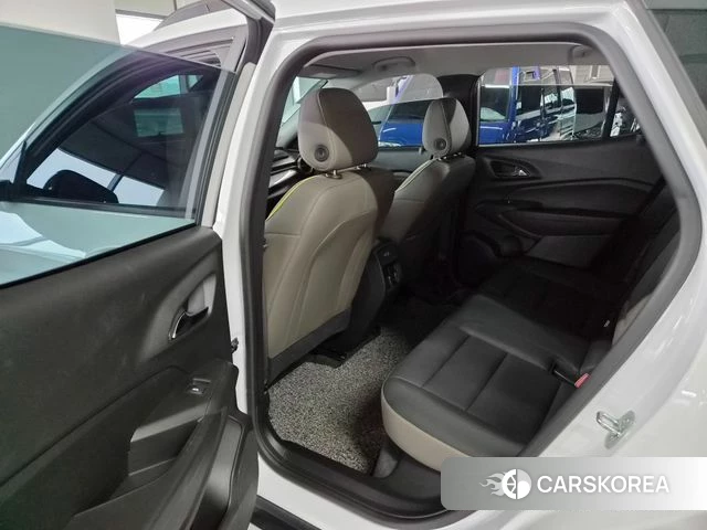 Chevrolet (GM Daewoo) Trax Crossover 2023 Белый из Кореи, фото 2