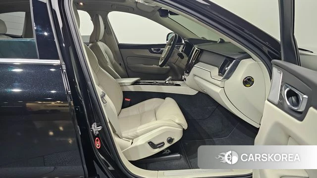 Volvo XC60 second Generation 2021 Черный из Кореи, фото 2