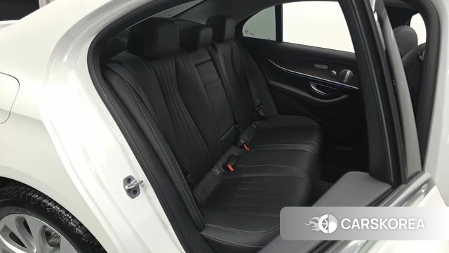 Mercedes-Benz E-Class W213 2019 Белый из Кореи, фото 2