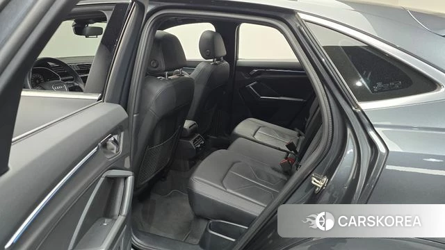 Audi Q3 (F3) 2023 Серый из Кореи, фото 2