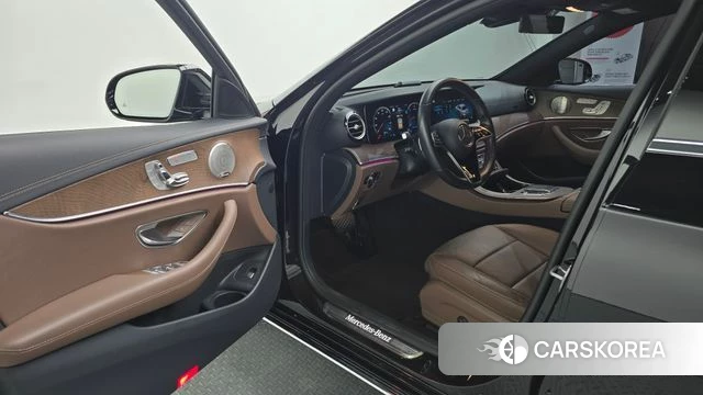 Mercedes-Benz E-Class W213 2023 Черный из Кореи, фото 2