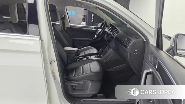 Volkswagen Tiguan second Generation 2019 Белый из Кореи, фото 2
