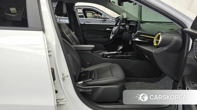 Chevrolet (GM Daewoo) Trax Crossover 2023 Белый из Кореи, фото 2