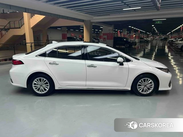 Toyota Allion 2022 Белый из Китая, фото 2