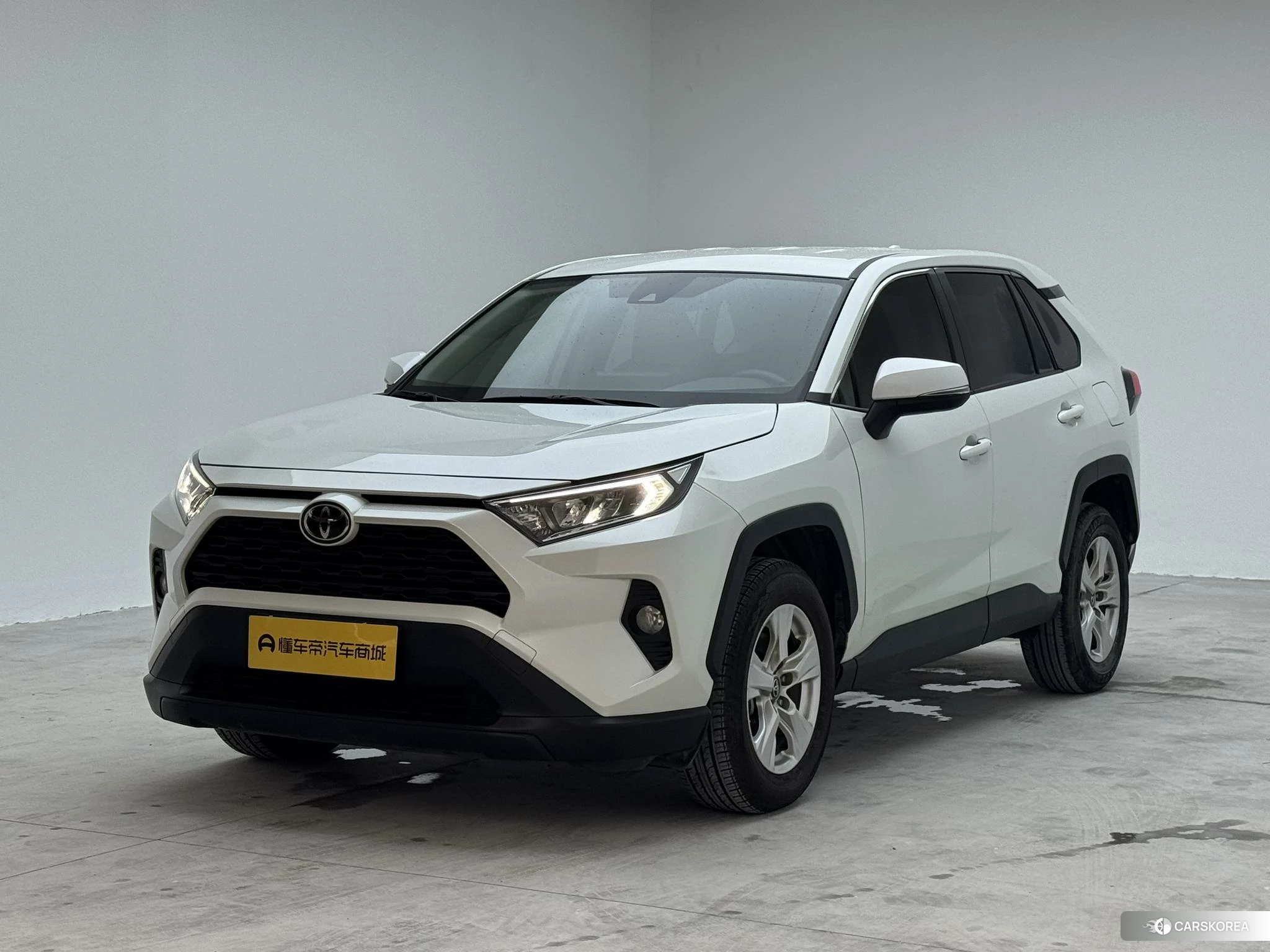 Toyota RAV4 2021 Белый из Китая, фото 2