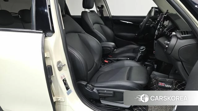 Mini Cooper 2018 Жемчужный цвет из Кореи, фото 2