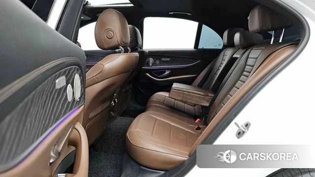 Mercedes-Benz E-Class W213 2022 Белый из Кореи, фото 2