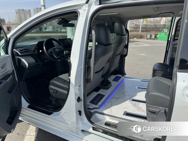 Toyota Sienna 2023 Белый из Китая, фото 2