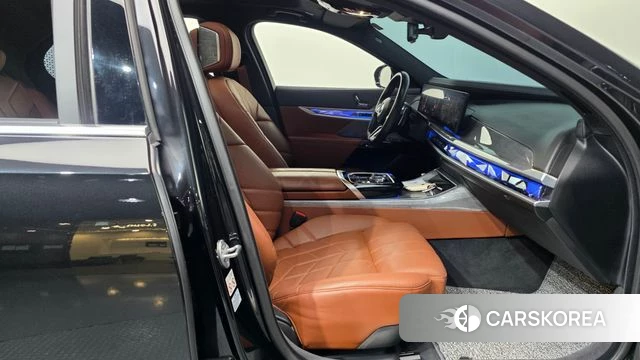 BMW 7 Series (G70) 2024 Черный из Кореи, фото 2