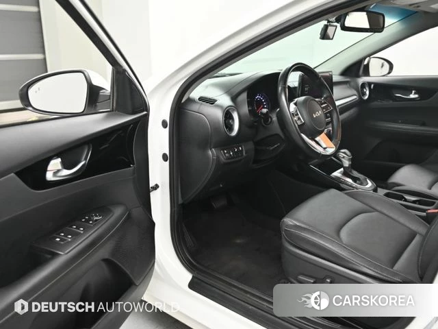 Kia The New K3 2nd generation 2021 Белый из Кореи, фото 2