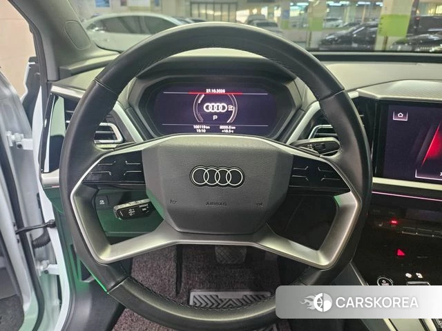 Audi Q4 e-Tron (F4) 2022 Белый из Кореи, фото 2